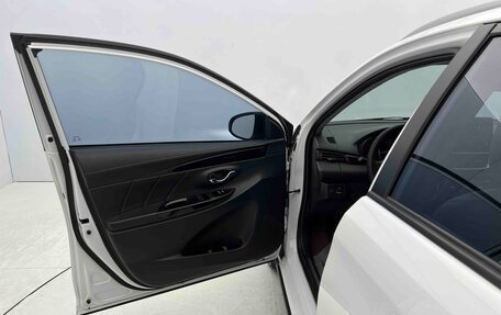 Toyota Yaris XP150 рестайлинг, 2022 год, 1 090 000 рублей, 8 фотография