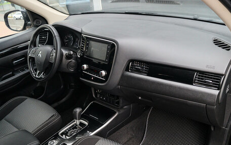 Mitsubishi Outlander III рестайлинг 3, 2020 год, 2 260 000 рублей, 7 фотография