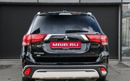 Mitsubishi Outlander III рестайлинг 3, 2020 год, 2 260 000 рублей, 5 фотография