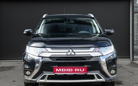Mitsubishi Outlander III рестайлинг 3, 2020 год, 2 260 000 рублей, 2 фотография