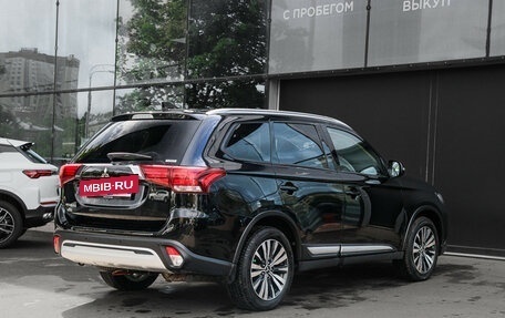 Mitsubishi Outlander III рестайлинг 3, 2020 год, 2 260 000 рублей, 4 фотография