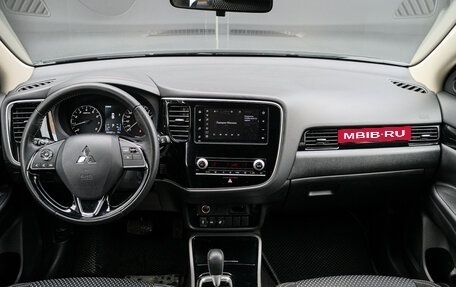 Mitsubishi Outlander III рестайлинг 3, 2020 год, 2 260 000 рублей, 9 фотография