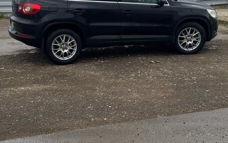 Volkswagen Tiguan I, 2010 год, 950 000 рублей, 2 фотография