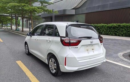 Honda Fit, 2022 год, 1 300 000 рублей, 4 фотография