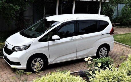 Honda Freed II, 2022 год, 1 350 000 рублей, 2 фотография