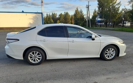 Toyota Camry, 2020 год, 2 950 000 рублей, 4 фотография