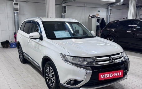 Mitsubishi Outlander III рестайлинг 3, 2017 год, 1 490 000 рублей, 2 фотография