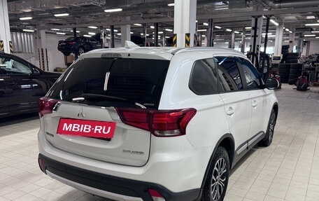 Mitsubishi Outlander III рестайлинг 3, 2017 год, 1 490 000 рублей, 3 фотография