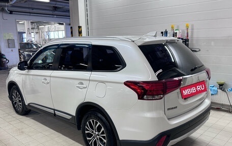 Mitsubishi Outlander III рестайлинг 3, 2017 год, 1 490 000 рублей, 4 фотография