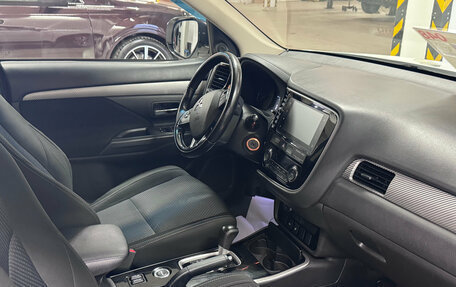 Mitsubishi Outlander III рестайлинг 3, 2017 год, 1 490 000 рублей, 6 фотография