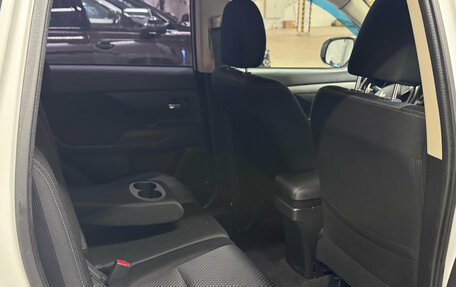 Mitsubishi Outlander III рестайлинг 3, 2017 год, 1 490 000 рублей, 7 фотография