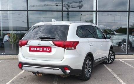 Mitsubishi Outlander III рестайлинг 3, 2020 год, 1 979 000 рублей, 2 фотография
