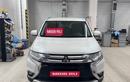 Mitsubishi Outlander III рестайлинг 3, 2017 год, 1 490 000 рублей, 8 фотография