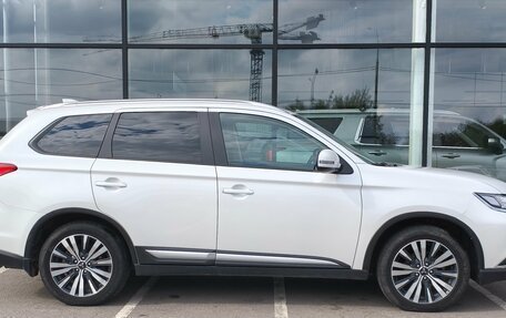 Mitsubishi Outlander III рестайлинг 3, 2020 год, 1 979 000 рублей, 6 фотография