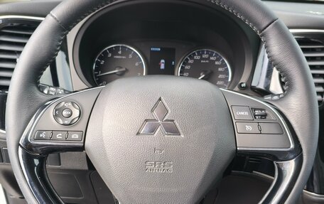 Mitsubishi Outlander III рестайлинг 3, 2020 год, 1 979 000 рублей, 10 фотография