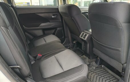 Mitsubishi Outlander III рестайлинг 3, 2020 год, 1 979 000 рублей, 15 фотография