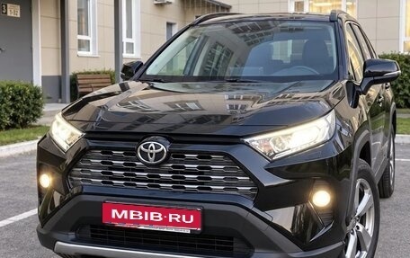 Toyota RAV4, 2021 год, 3 690 000 рублей, 1 фотография
