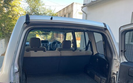 Mitsubishi Pajero iO, 2002 год, 425 000 рублей, 8 фотография