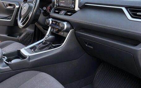 Toyota RAV4, 2021 год, 3 690 000 рублей, 5 фотография