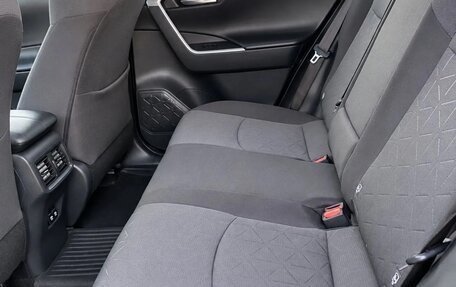 Toyota RAV4, 2021 год, 3 690 000 рублей, 10 фотография