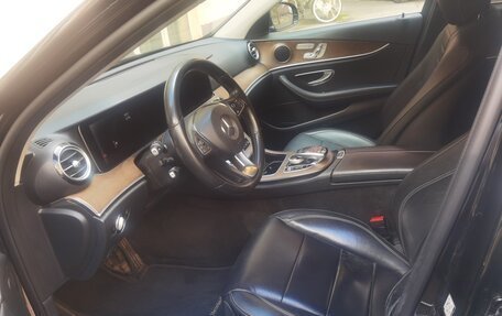 Mercedes-Benz E-Класс, 2017 год, 3 000 000 рублей, 8 фотография