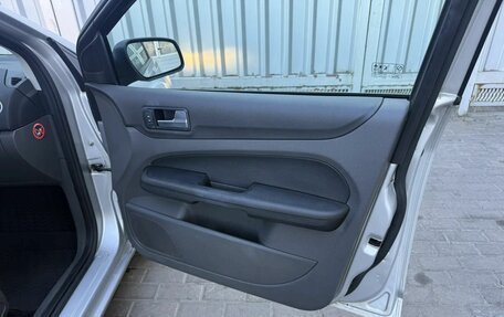 Ford Focus II рестайлинг, 2005 год, 359 000 рублей, 20 фотография