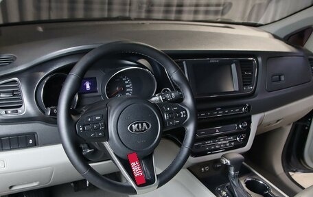 KIA Carnival III, 2018 год, 2 349 000 рублей, 10 фотография