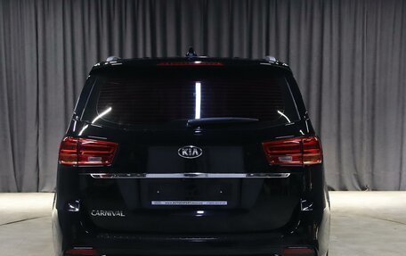 KIA Carnival III, 2018 год, 2 349 000 рублей, 16 фотография