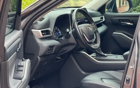 Toyota Highlander, 2022 год, 3 990 000 рублей, 14 фотография