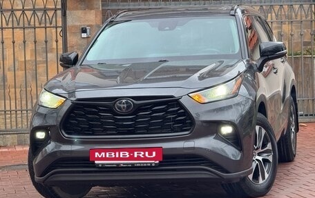Toyota Highlander, 2022 год, 3 990 000 рублей, 3 фотография