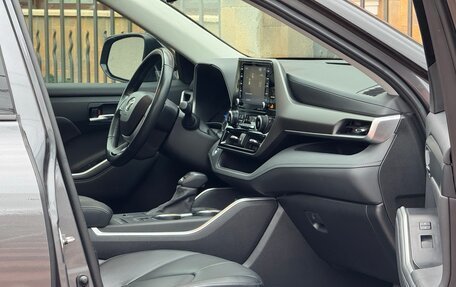 Toyota Highlander, 2022 год, 3 990 000 рублей, 17 фотография