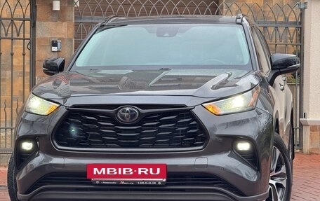 Toyota Highlander, 2022 год, 3 990 000 рублей, 4 фотография