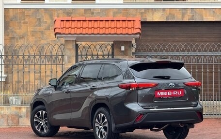 Toyota Highlander, 2022 год, 3 990 000 рублей, 9 фотография