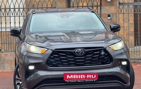 Toyota Highlander, 2022 год, 3 990 000 рублей, 5 фотография