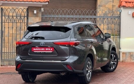 Toyota Highlander, 2022 год, 3 990 000 рублей, 12 фотография