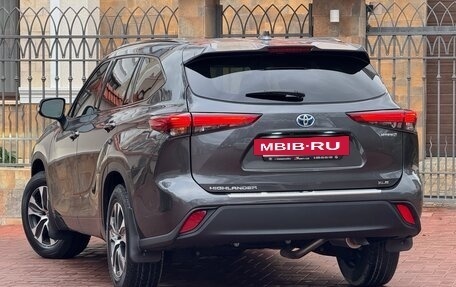 Toyota Highlander, 2022 год, 3 990 000 рублей, 10 фотография