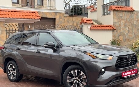 Toyota Highlander, 2022 год, 3 990 000 рублей, 8 фотография