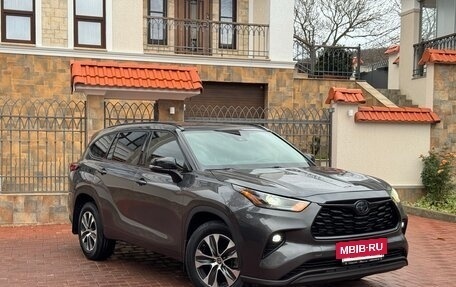 Toyota Highlander, 2022 год, 3 990 000 рублей, 7 фотография