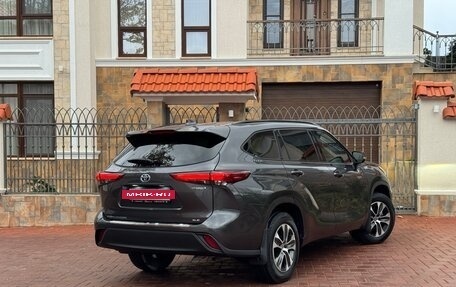 Toyota Highlander, 2022 год, 3 990 000 рублей, 13 фотография