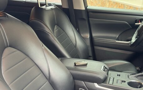 Toyota Highlander, 2022 год, 3 990 000 рублей, 19 фотография
