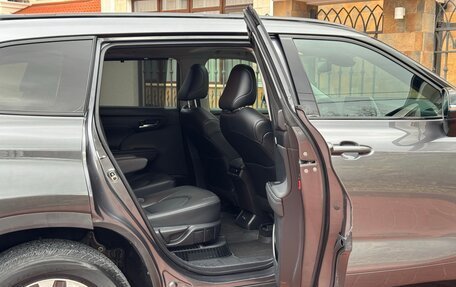 Toyota Highlander, 2022 год, 3 990 000 рублей, 23 фотография