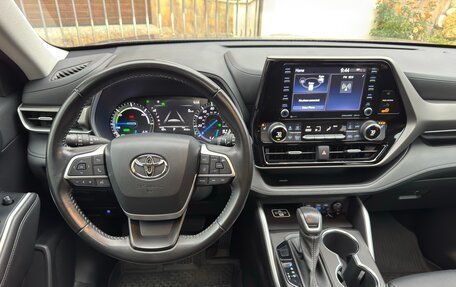 Toyota Highlander, 2022 год, 3 990 000 рублей, 22 фотография