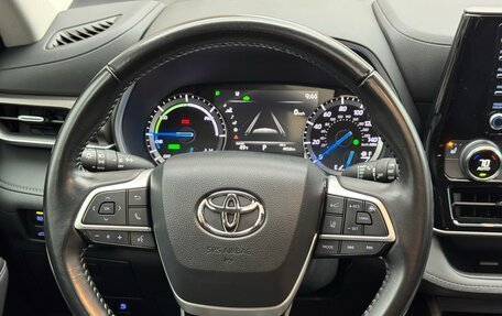 Toyota Highlander, 2022 год, 3 990 000 рублей, 21 фотография