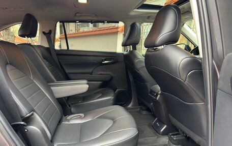 Toyota Highlander, 2022 год, 3 990 000 рублей, 25 фотография