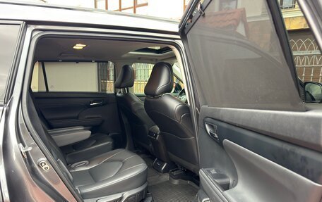 Toyota Highlander, 2022 год, 3 990 000 рублей, 24 фотография