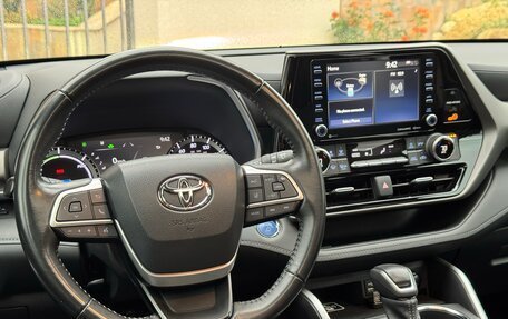 Toyota Highlander, 2022 год, 3 990 000 рублей, 20 фотография