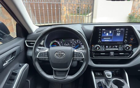 Toyota Highlander, 2022 год, 3 990 000 рублей, 32 фотография