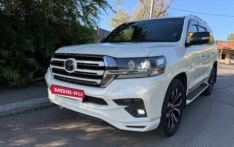 Toyota Land Cruiser 200, 2017 год, 6 900 000 рублей, 2 фотография