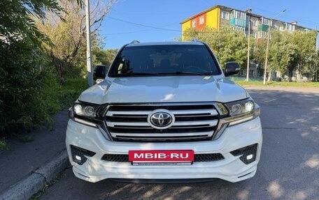 Toyota Land Cruiser 200, 2017 год, 6 900 000 рублей, 4 фотография