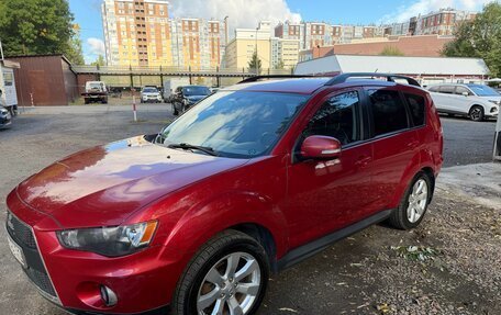 Mitsubishi Outlander III рестайлинг 3, 2011 год, 1 350 000 рублей, 2 фотография